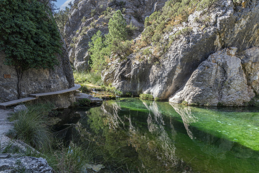 Teruel - Beceite 25 - Pasarelas del Parrissal - rio Matarranya.jpg